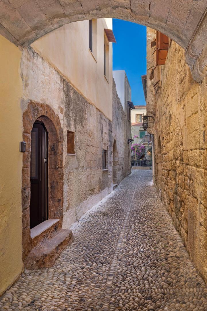 Ethnic Cave Suite Rhodes City Extérieur photo