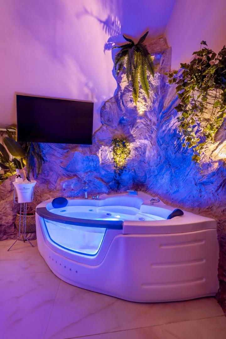 Ethnic Cave Suite Rhodes City Extérieur photo